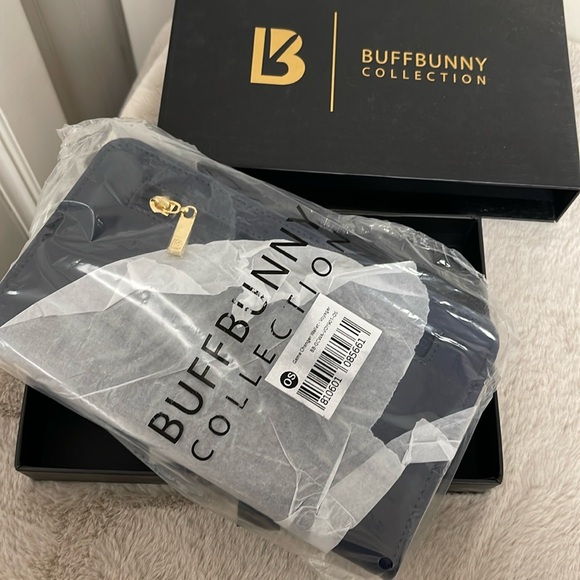 Buffbunny Collection Handbags - NWT Buffbunny Game Changer Wallet